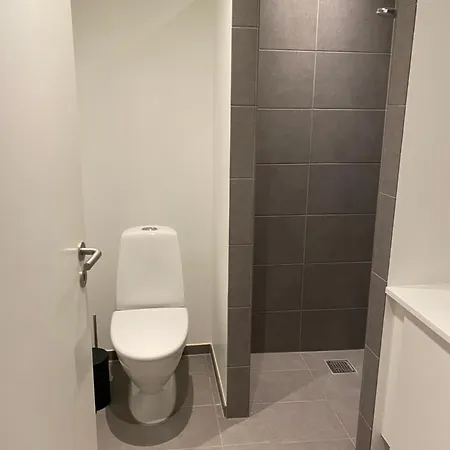 Skønt Med Eget Bad Og Toilet * Kolding
